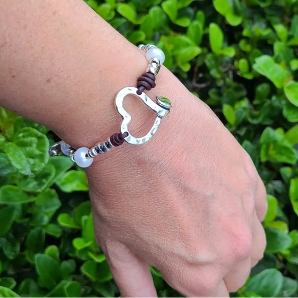 HAMMERED HEART • Bohemian bracelet • Silver beads and Pearls - Picture 10 of 13